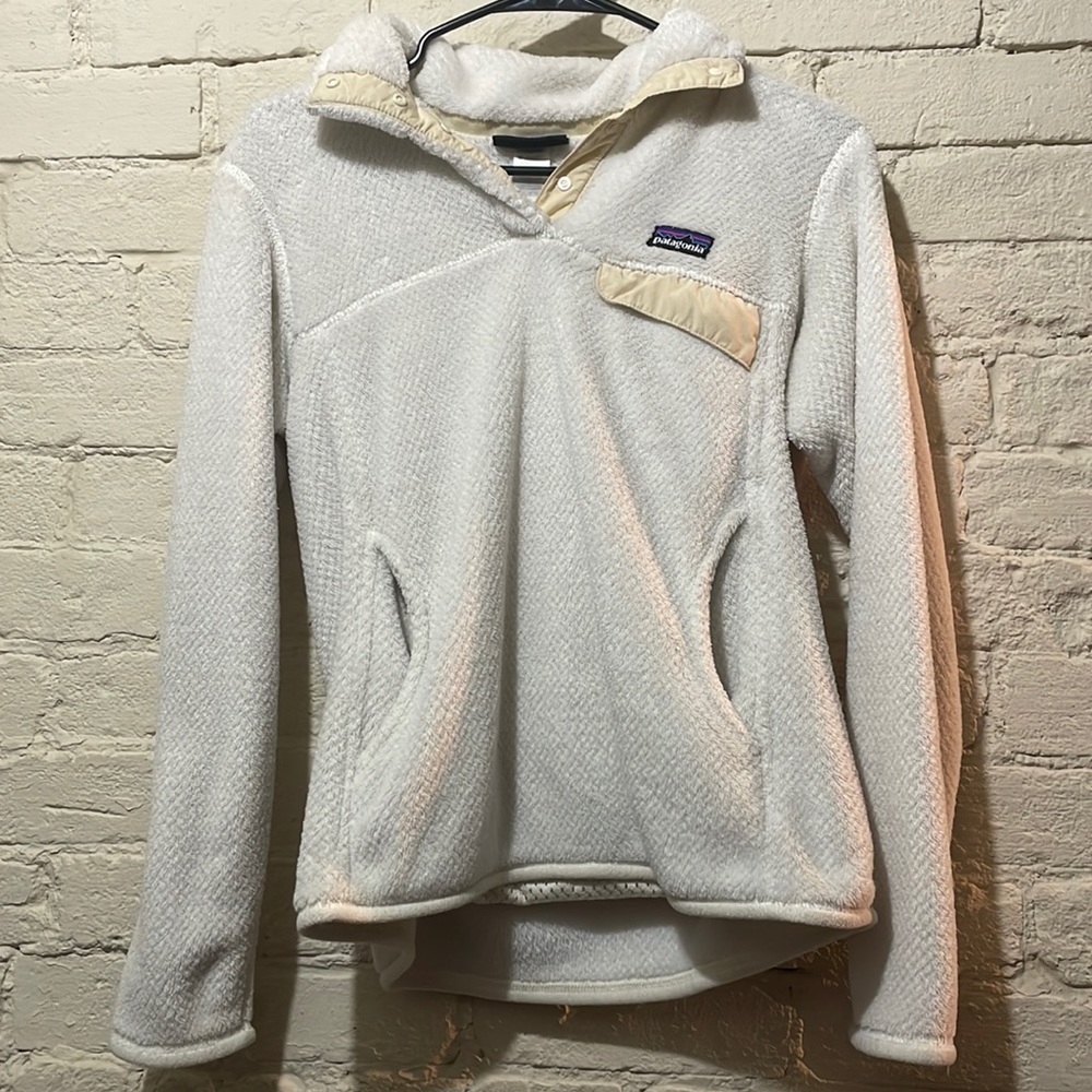 Patagonia Pullover with pocket. Women’s Size Small. Color:Cream
